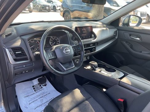 Used 2025 Nissan Rogue SV FWD image 12