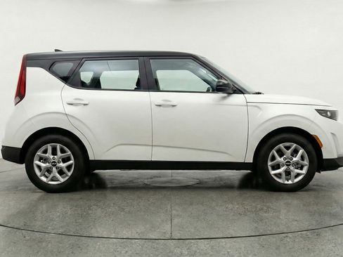 Used 2025 Kia Soul LX w/ LX Technology Package image 11
