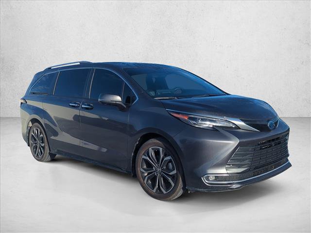 Certified 2025 Toyota Sienna Platinum FWD image 3