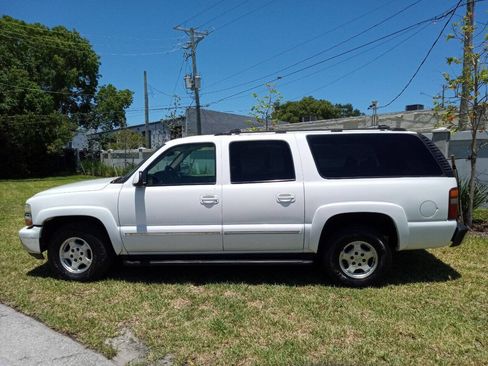 Used 2002 Chevrolet Suburban LT image 3
