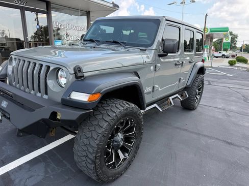 Used 2019 Jeep Wrangler Unlimited Sport AWD/4WD image 3