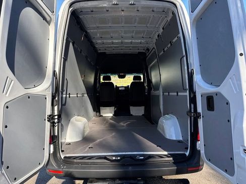 New 2025 Mercedes-Benz Sprinter 2500 image 23