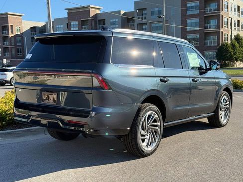New 2025 Lincoln Navigator Reserve image 3