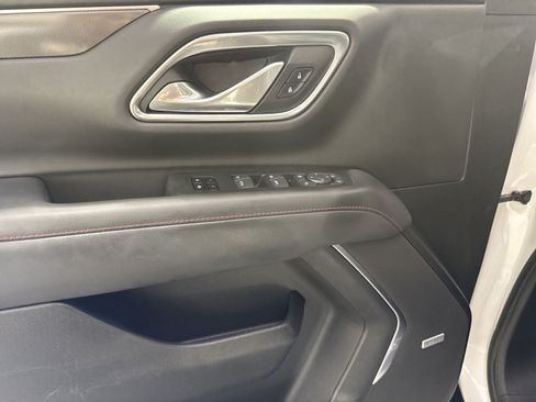 Used 2022 Chevrolet Tahoe RST w/ Luxury Package AWD/4WD image 16