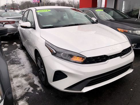 Used 2024 Kia Forte LXS w/ LXS Technology Package image 7