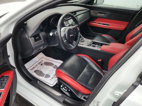 Used 2017 Jaguar XF S image 7