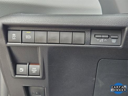 Used 2026 Toyota Sienna LE image 20