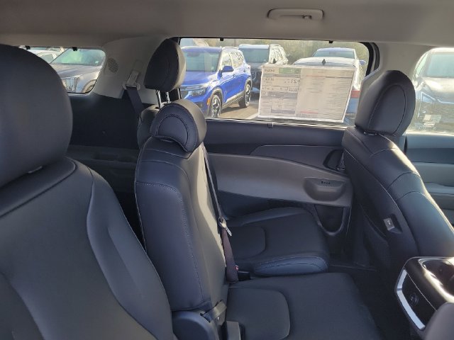 New 2026 Kia Carnival EX FWD image 31
