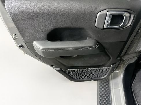 Used 2023 Jeep Wrangler Unlimited Sahara AWD/4WD image 26