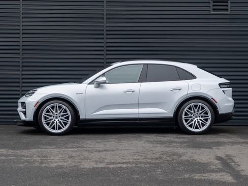 Certified 2025 Porsche Macan Turbo Electric image 2