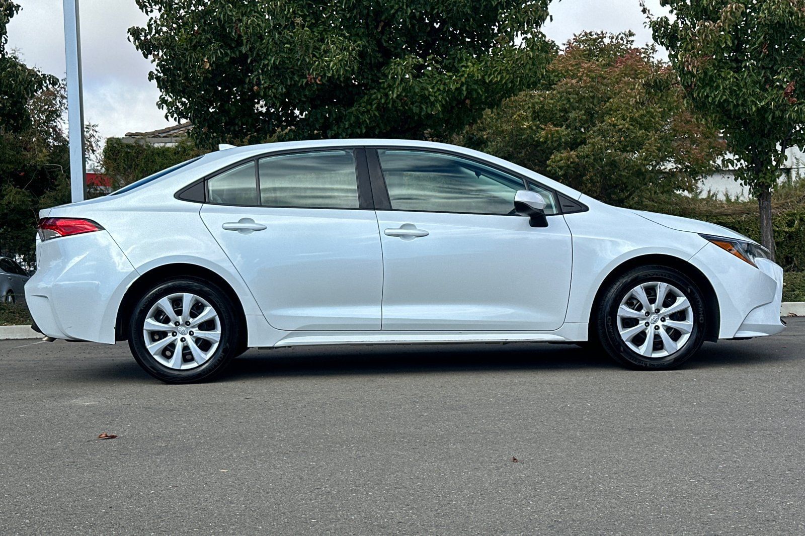 Used 2024 Toyota Corolla LE FWD image 3