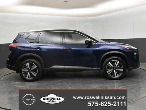 Used 2025 Nissan Rogue SL image 1