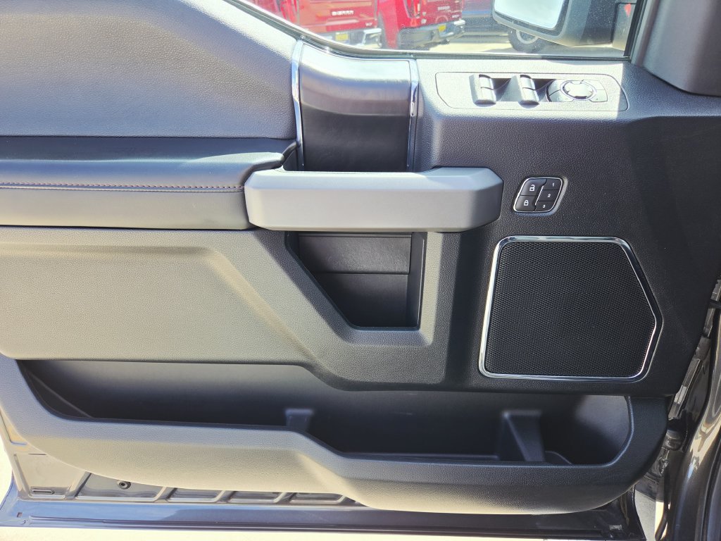 Used 2018 Ford F150 Platinum w/ Equipment Group 701A Luxury AWD/4WD image 15