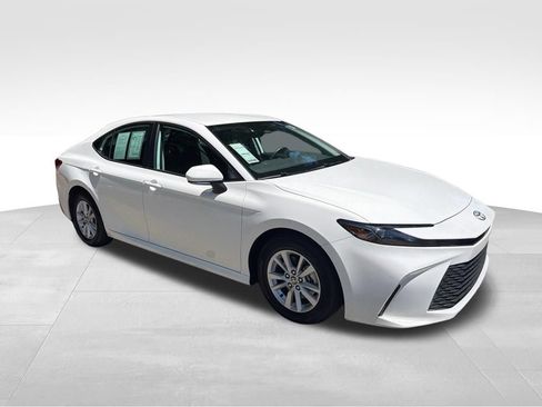 Used 2025 Toyota Camry LE FWD image 6