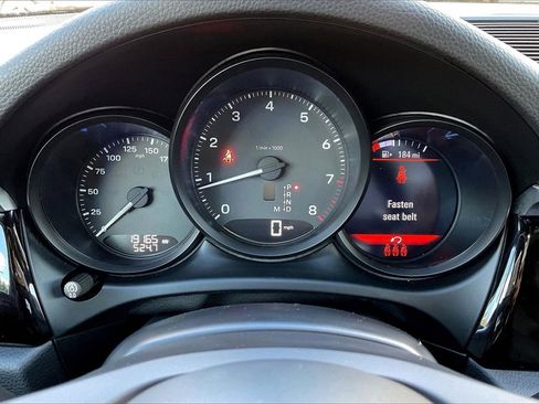 Used 2022 Porsche Macan Base image 13