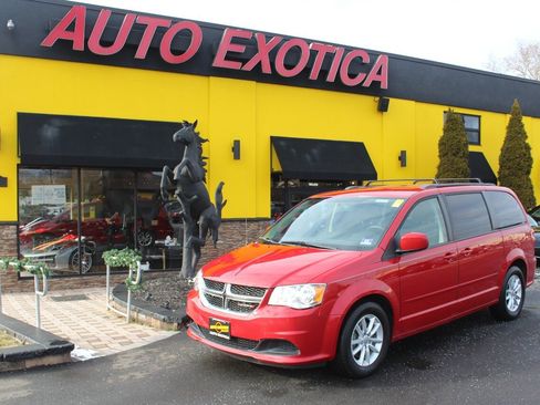 Used 2015 Dodge Grand Caravan SXT w/ UConnect Hands-Free Group image 1