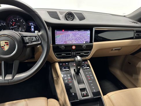 Used 2023 Porsche Macan AWD/4WD image 28