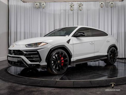 Used 2021 Lamborghini Urus AWD/4WD image 5