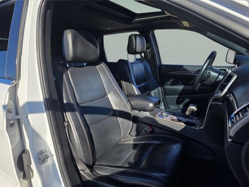 Used 2017 Jeep Grand Cherokee Limited image 23