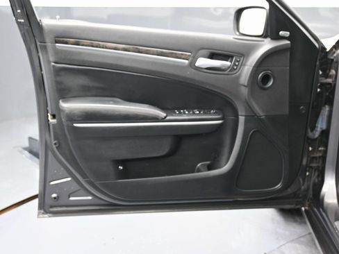 Used 2019 Chrysler 300 Limited image 39