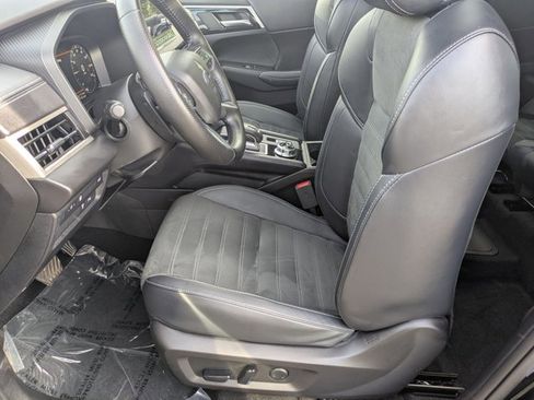 Used 2024 Mitsubishi Outlander 4WD Plug-In Hybrid image 17