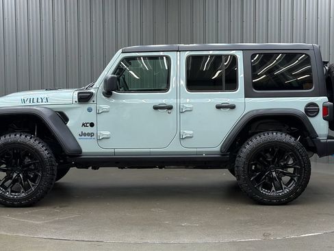 Used 2024 Jeep Wrangler Unlimited AWD/4WD image 2