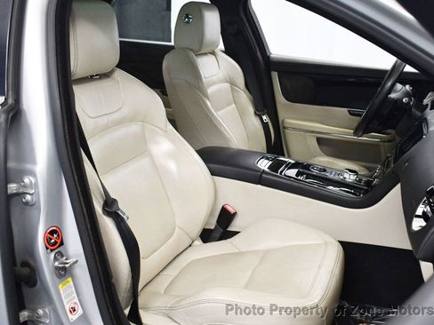 Used 2015 Jaguar XJ image 12