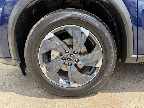 Used 2025 Nissan Rogue SV image 32