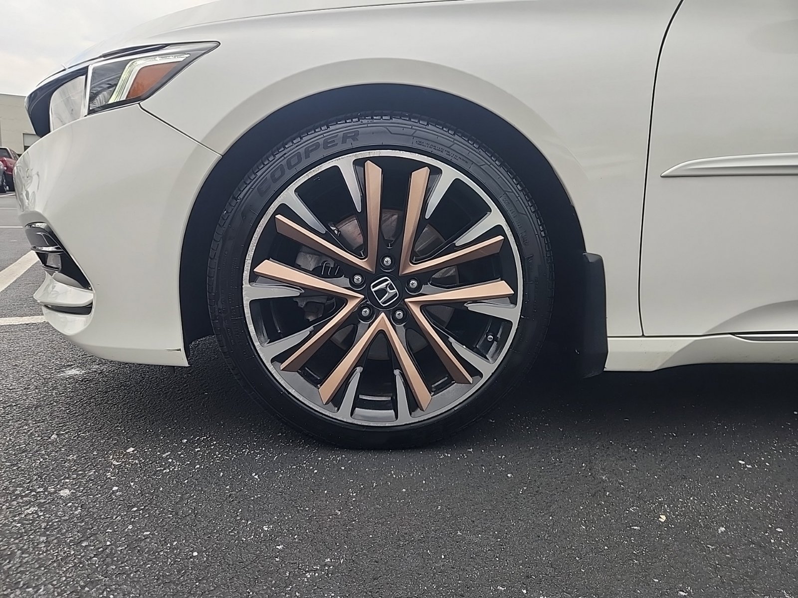 Used 2020 Honda Accord Touring image 14