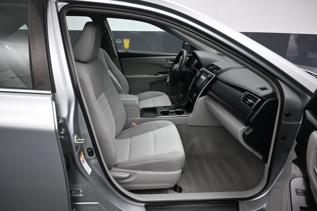 Used 2017 Toyota Camry LE FWD image 39
