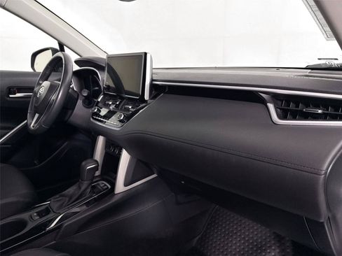 Certified 2025 Toyota Corolla Cross XLE FWD image 40