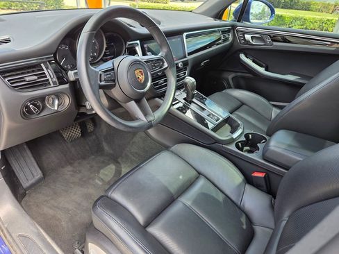 Used 2024 Porsche Macan w/ Premium Plus Package image 11