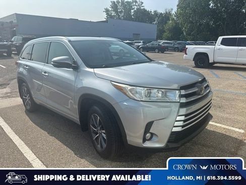 Used 2017 Toyota Highlander XLE AWD/4WD image 1