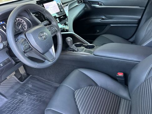 Used 2024 Toyota Camry SE FWD image 11