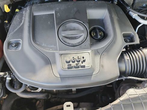 Used 2023 Jeep Grand Cherokee L Laredo RWD image 13