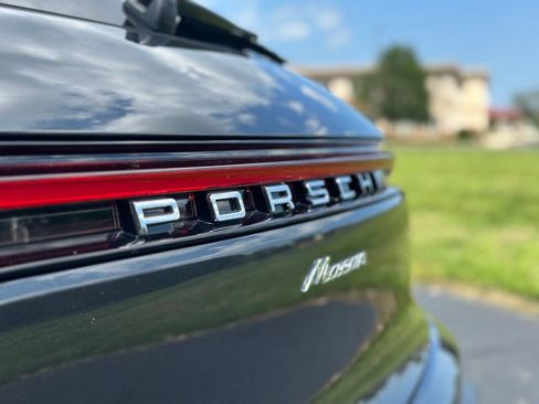 Used 2023 Porsche Macan AWD/4WD image 11