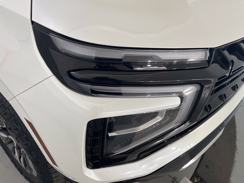 Used 2025 Chevrolet Suburban Z71 AWD/4WD image 34