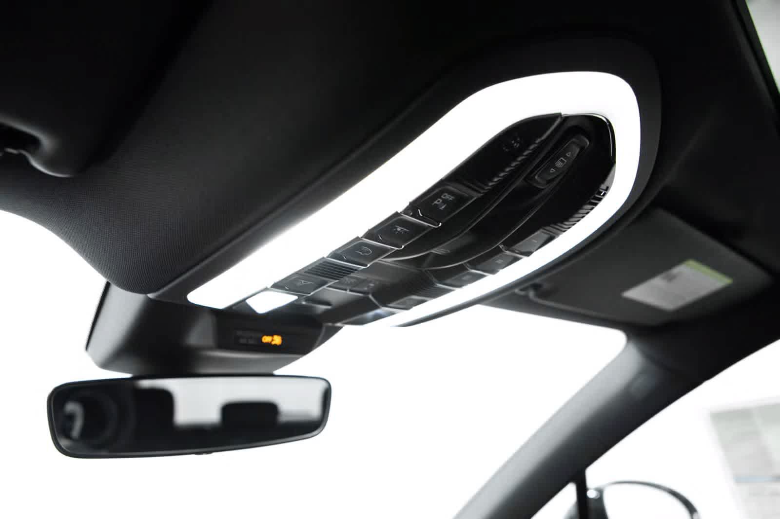 Certified 2026 Porsche Macan AWD/4WD image 30