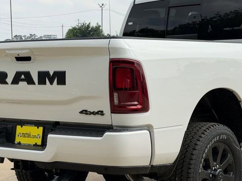 New 2026 RAM 2500 Laramie AWD/4WD image 10