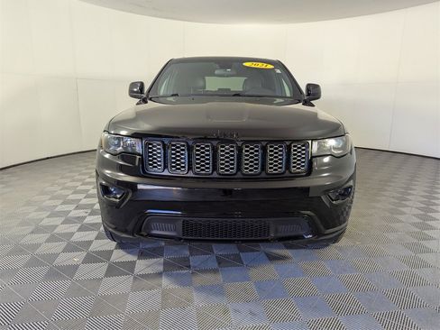 Used 2021 Jeep Grand Cherokee Laredo X image 3