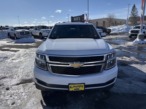 Used 2016 Chevrolet Suburban LT image 3