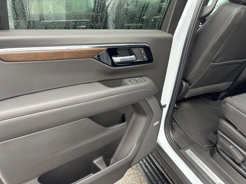 New 2026 Chevrolet Suburban High Country image 11