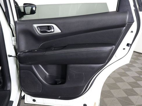 Used 2020 Nissan Pathfinder SV image 23