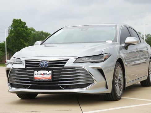 Used 2020 Toyota Avalon Limited FWD image 4