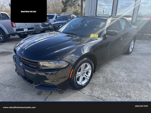 Used 2022 Dodge Charger SXT image 1