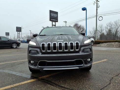 Used 2018 Jeep Cherokee Overland AWD/4WD image 2