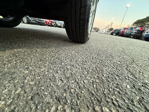 Used 2019 Chevrolet Trax LT w/ LT Convenience Package image 17