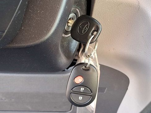 Used 2020 Toyota Sienna L image 27