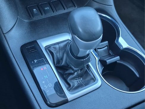 Used 2018 Toyota Highlander Plus FWD image 15