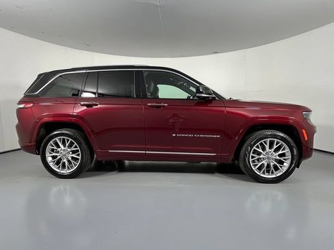 Used 2022 Jeep Grand Cherokee Summit w/ Advanced Protech Group IV AWD/4WD image 8